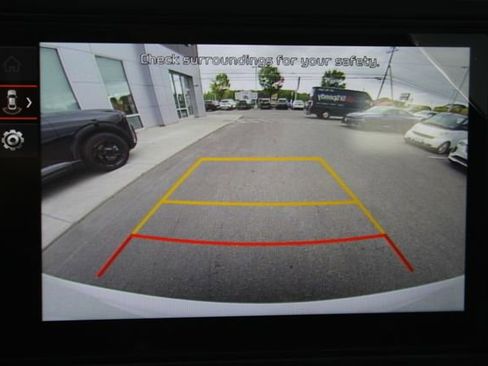 Used 2024 Kia Carnival LX FWD image 6
