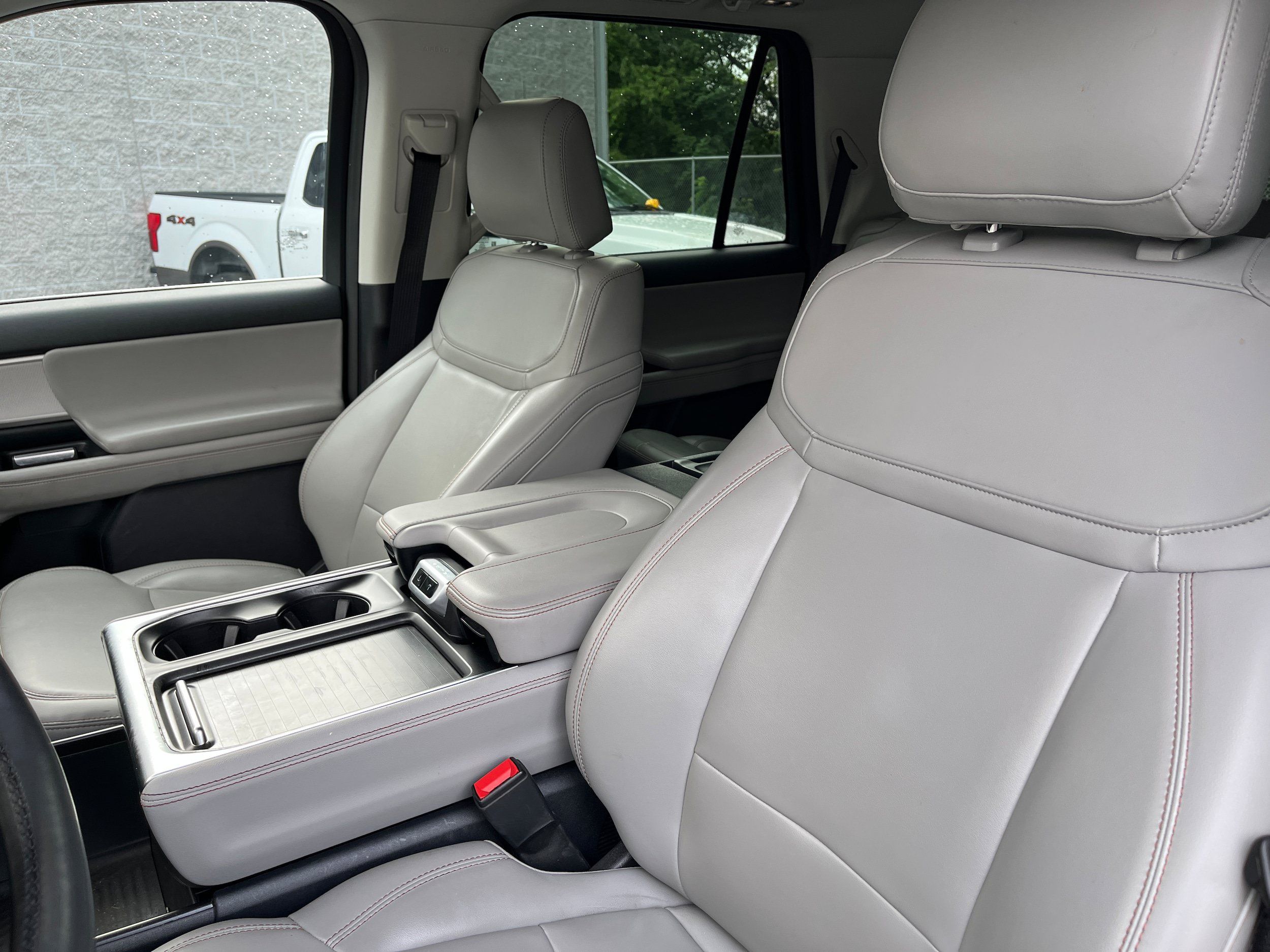Used 2025 Ford Expedition Active AWD/4WD image 10
