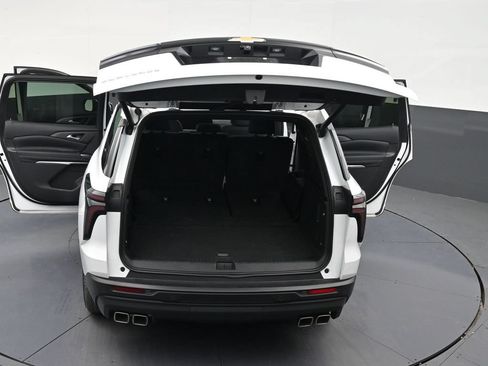 Used 2024 Chevrolet Traverse LS FWD image 32
