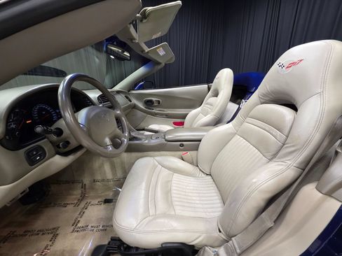 Used 2004 Chevrolet Corvette Convertible w/ Preferred Equipment Group RWD image 18