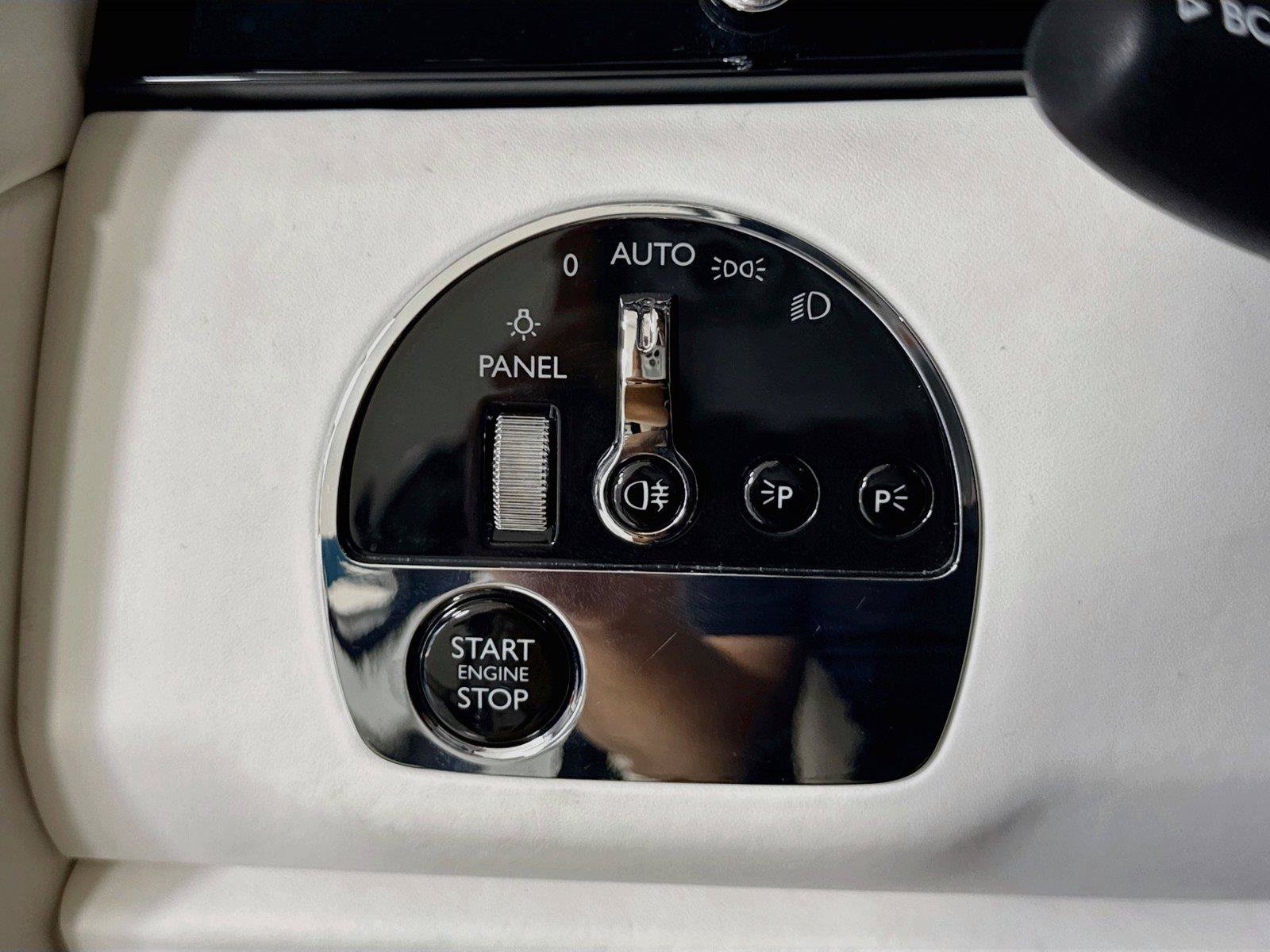 Used 2025 Rolls-Royce Cullinan AWD/4WD image 24