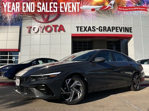 Used 2025 Hyundai Elantra SEL image 1