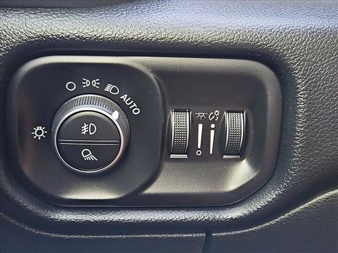 Used 2019 RAM 1500 Laramie RWD image 12