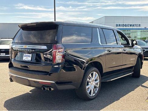 Used 2023 Chevrolet Suburban High Country w/ Advanced Technology Package AWD/4WD image 10