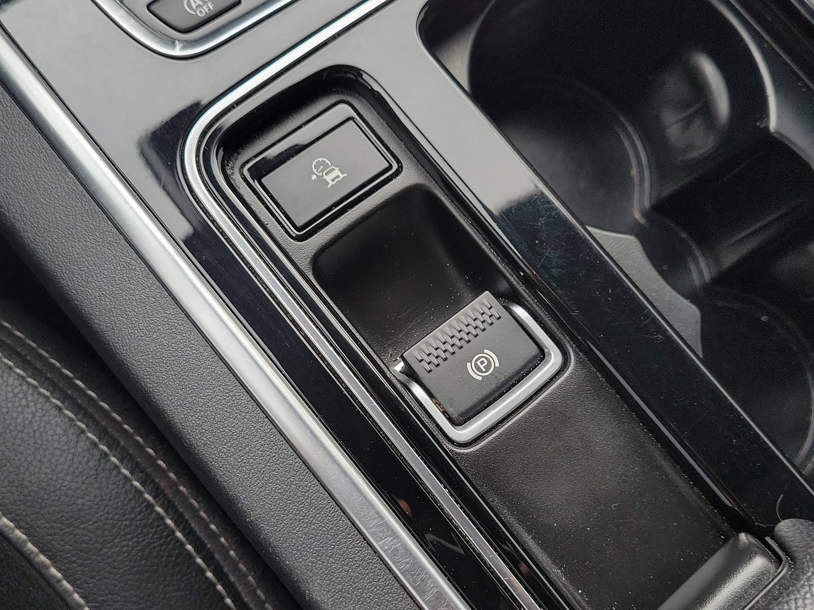 Used 2019 Jaguar XF R-Sport AWD/4WD image 31