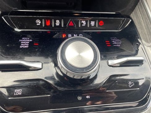 Used 2022 Jeep Wagoneer Series III w/ Flexible Seating Group image 30