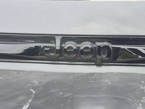 Certified 2023 Jeep Grand Cherokee Altitude AWD/4WD image 10