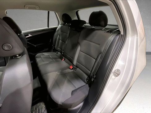 Used 2019 Volkswagen e-Golf SE w/ Driver Assistance Package image 22