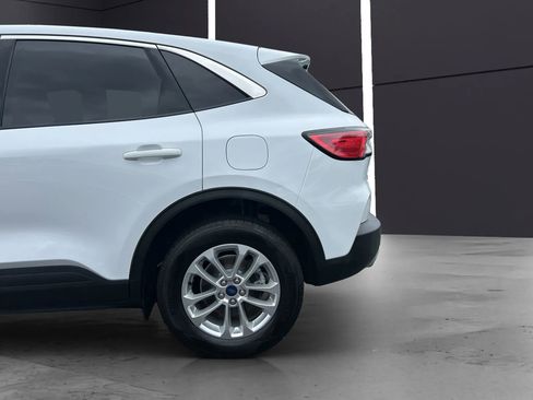Used 2022 Ford Escape SE image 21