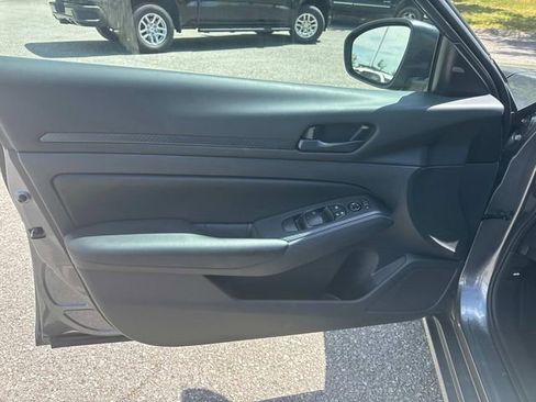 Used 2025 Nissan Altima 2.5 S FWD image 19