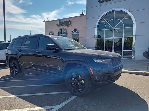 New 2025 Jeep Grand Cherokee L Altitude image 2
