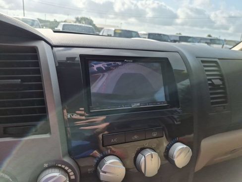 Used 2012 Toyota Tundra 4x4 CrewMax w/ SR5 Pkg image 29