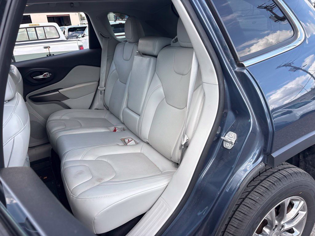 Used 2021 Jeep Cherokee Latitude Lux w/ Sun & Sound Group AWD/4WD image 13