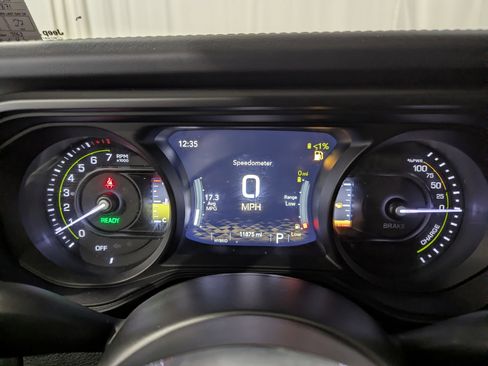 Used 2025 Jeep Wrangler Unlimited Sahara w/ Safety Group AWD/4WD image 17