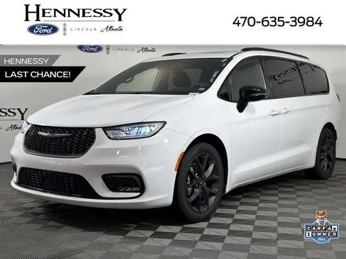 Used 2025 Chrysler Pacifica Limited FWD image 1