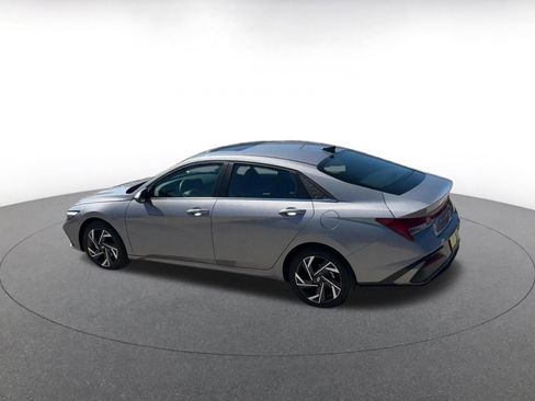 Used 2025 Hyundai Elantra SEL image 10