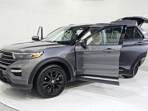 Used 2023 Ford Explorer XLT w/ Equipment Group 202A RWD image 30