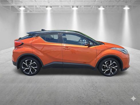 Used 2020 Toyota C-HR XLE FWD image 2