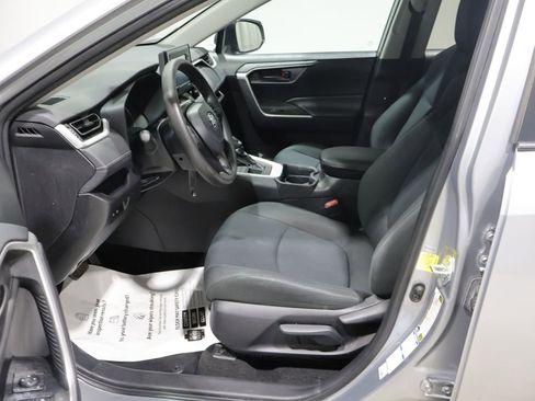 Used 2021 Toyota RAV4 LE AWD/4WD image 11