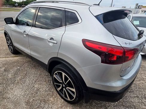 Used 2018 Nissan Rogue Sport SL FWD image 5