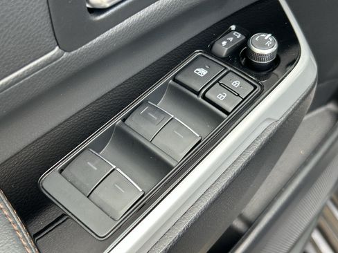 Certified 2025 Toyota Sienna Platinum AWD/4WD image 17