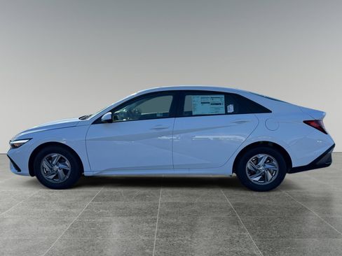 New 2025 Hyundai Elantra SE image 2
