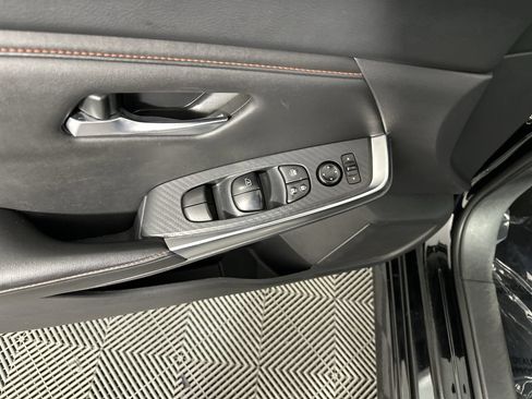 Used 2025 Nissan Sentra SR FWD image 5