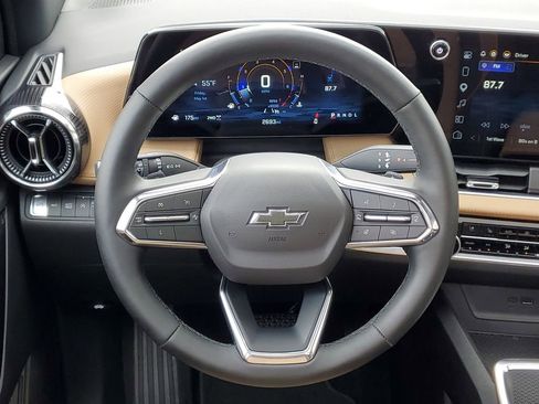 Used 2025 Chevrolet Equinox ACTIV w/ Safety and Technology Package AWD/4WD image 29