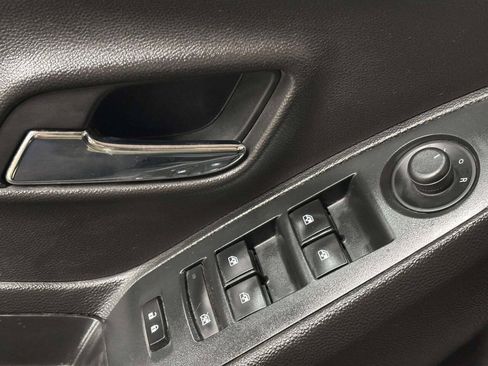 Used 2018 Chevrolet Trax LS FWD image 25