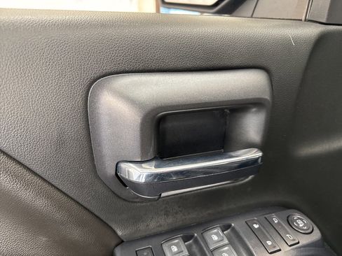 Used 2018 Chevrolet Silverado 1500 LT w/ Texas Edition image 34