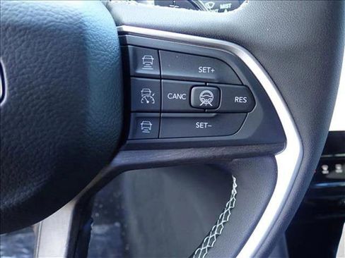 New 2026 Jeep Grand Cherokee Altitude AWD/4WD image 16