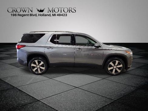 Used 2020 Chevrolet Traverse LT w/ LT Premium Package AWD/4WD image 2