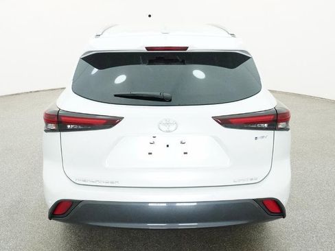 New 2026 Toyota Highlander Limited AWD/4WD image 17