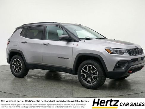 Used 2025 Jeep Compass Trailhawk image 1