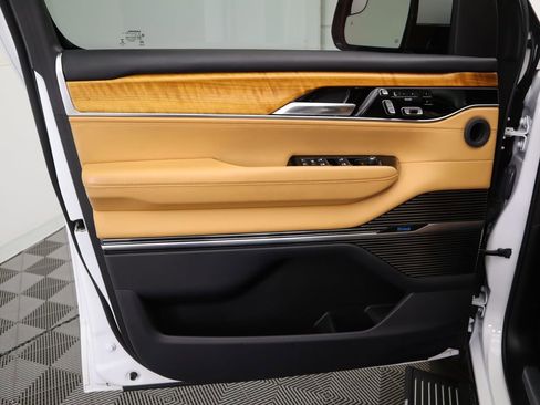 Used 2022 Jeep Grand Wagoneer Series III w/ Flexible Seating Group image 26