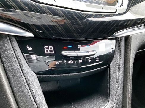 Used 2021 Cadillac XT6 Premium Luxury image 15