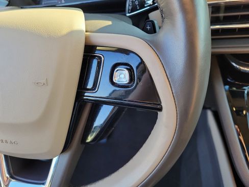 Used 2022 Lincoln Corsair AWD w/ Premium Package image 23