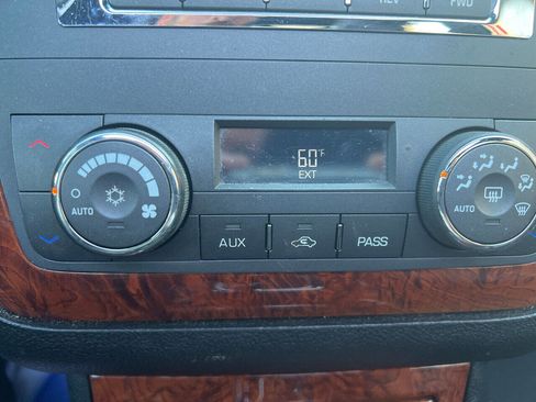 Used 2006 Cadillac DTS Luxury II w/ Sun And Sound Package image 29