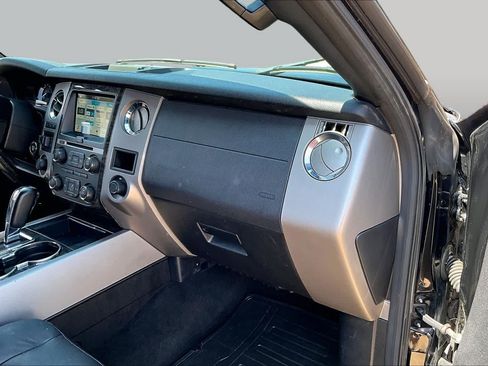 Used 2017 Ford Expedition EL Limited w/ Equipment Group 301A AWD/4WD image 18