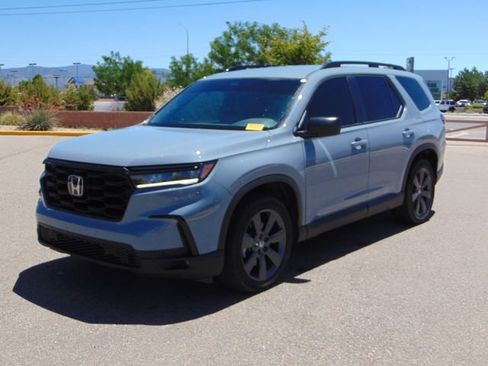 Used 2025 Honda Pilot Sport image 8