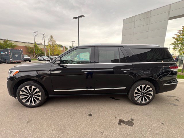 Used 2024 Lincoln Navigator L Reserve AWD/4WD image 8