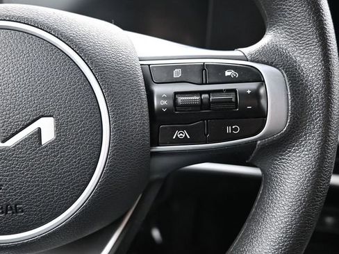 Used 2025 Kia Sportage LX image 17