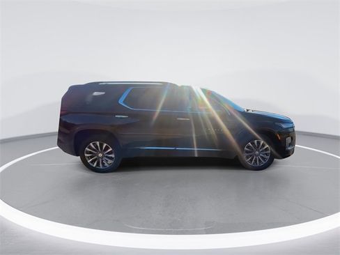 Used 2023 Chevrolet Traverse Premier image 12