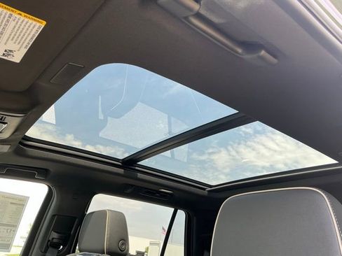 New 2026 Chevrolet Tahoe Premier w/ Sun And Tow Package AWD/4WD image 32