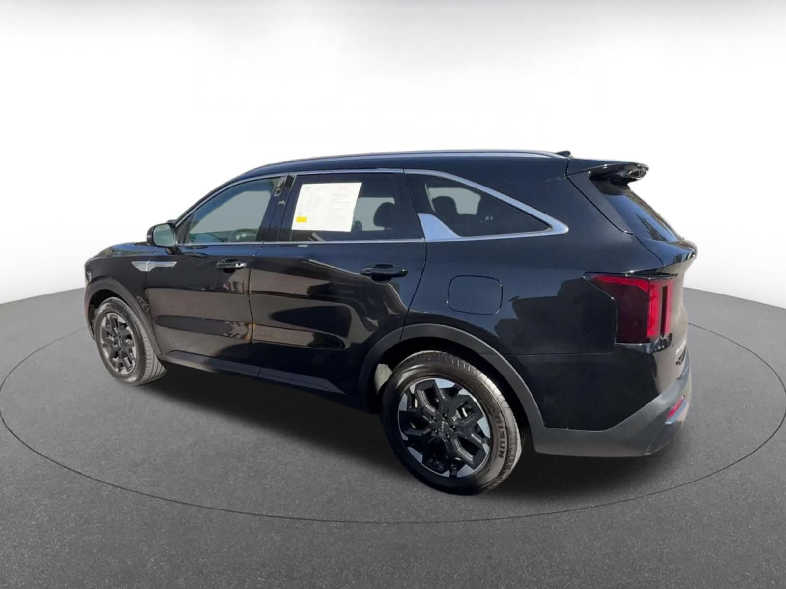 Used 2024 Kia Sorento S FWD image 9