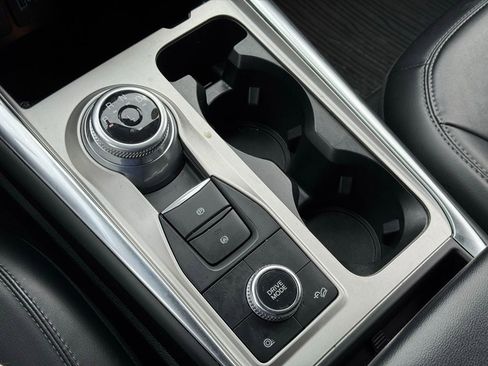 Certified 2022 Ford Explorer XLT w/ Equipment Group 202A image 38