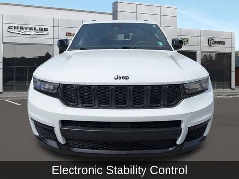 Used 2024 Jeep Grand Cherokee L Altitude AWD/4WD image 9