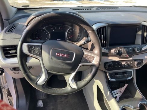 Used 2023 GMC Terrain SLT image 9