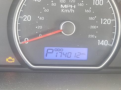 Used 2010 Hyundai Elantra GLS image 4