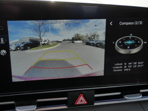 Used 2025 Hyundai Elantra SEL FWD image 31
